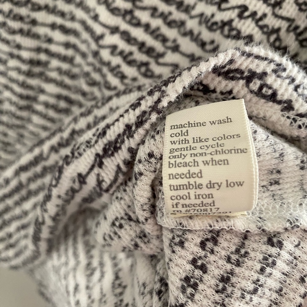 Women’s Victoria’s Secret White Cursive Logo Pattern Thermal Pajama Set Size S - Picture 6 of 11